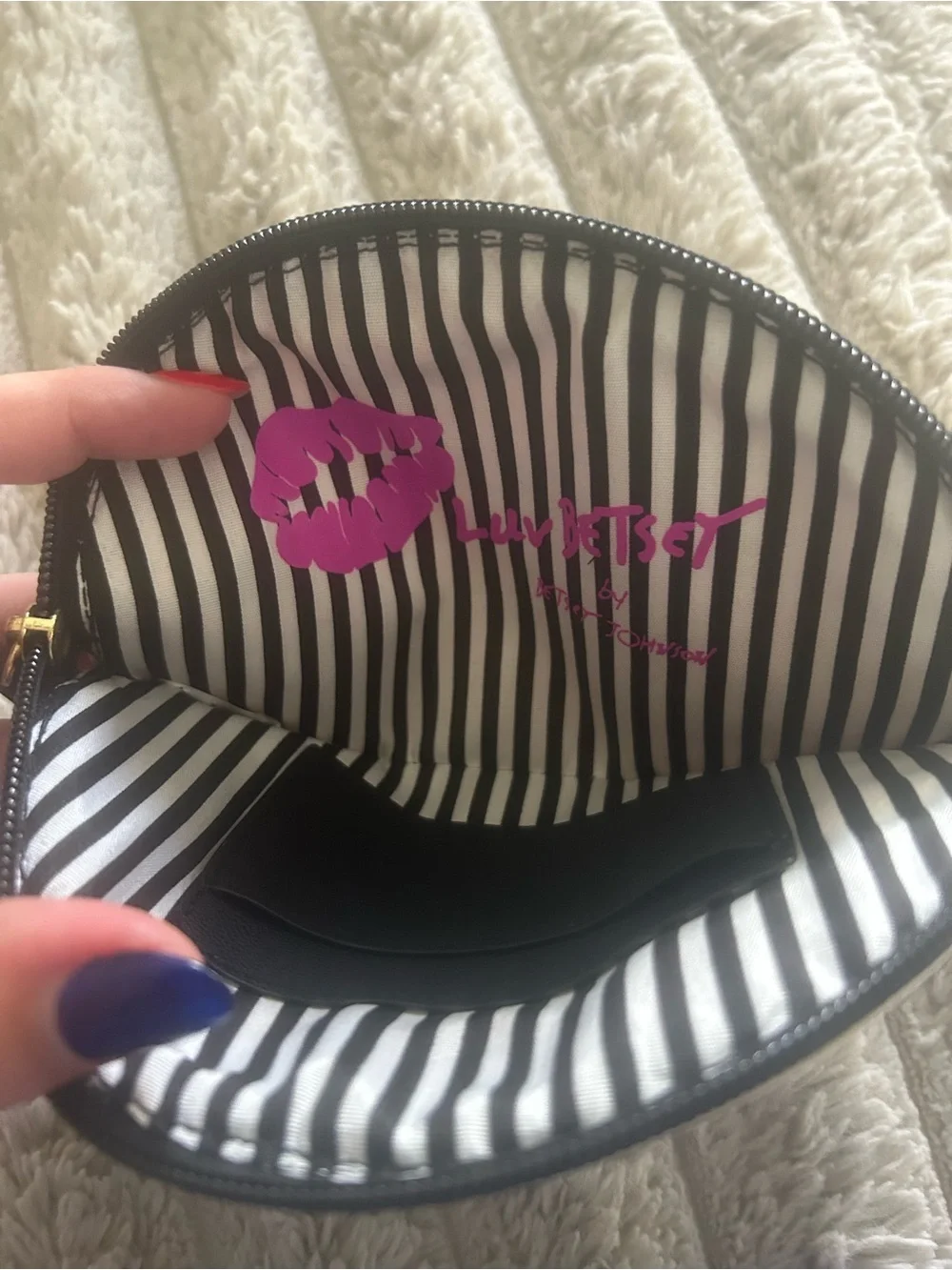 Luv Betsey by Betsey Johnson Cat Face wristlet | White Leopard Novelty Kitty Bag - Picture 4 of 4